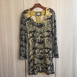 Meghan sequined open back long sleeve dress w gold